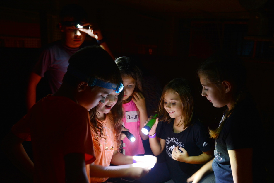 10 prespavacka noc ve skipi detektivni hra