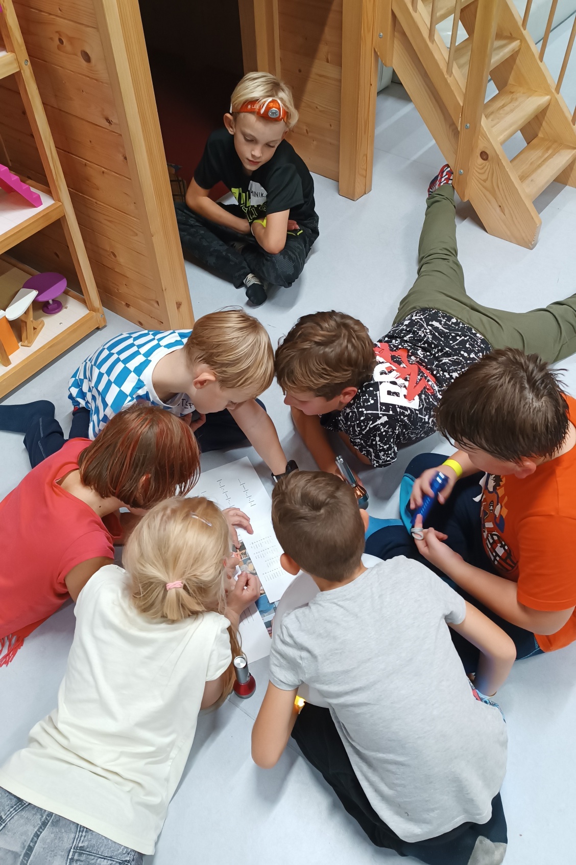 8 prespavacka noc ve skipi detektivni hra